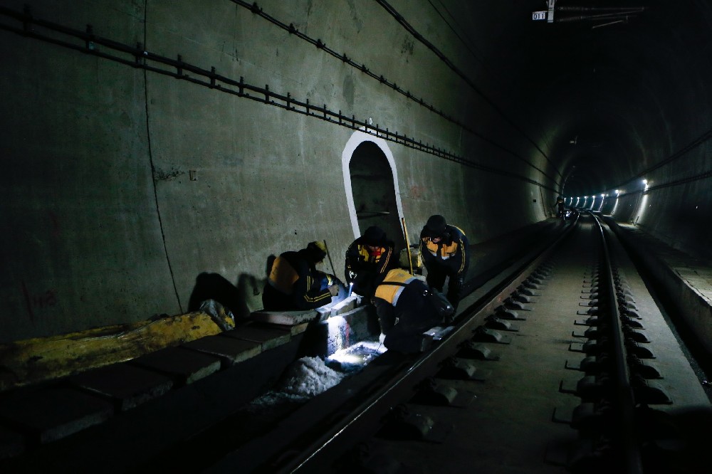 哈尔滨铁路运营隧道病害现状